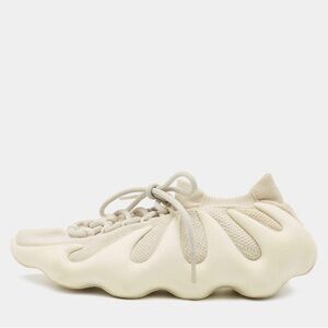 Yeezy women’s 38.5/ men’s 6.5 Cream Sneakers